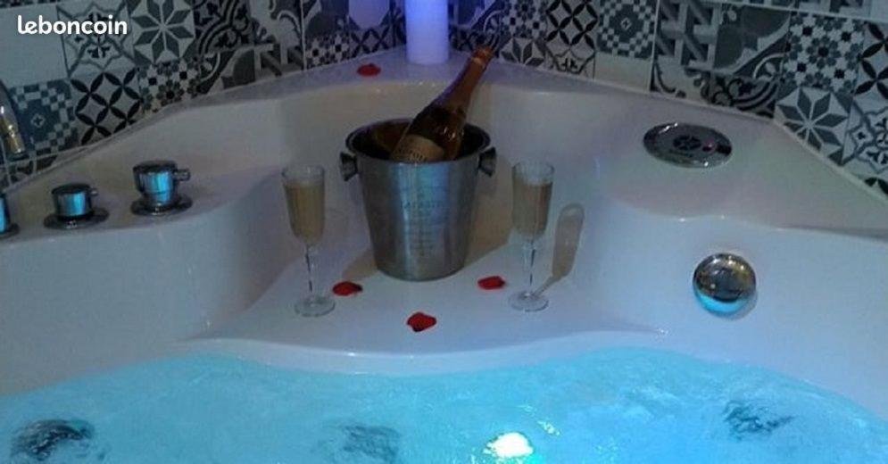 Ecrin D' Amour Suite Romantique Avec Jacuzzi Castels Exterior photo
