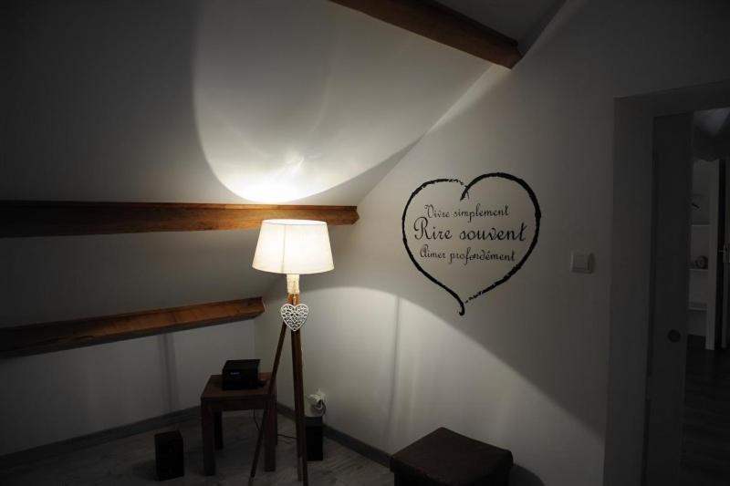 Ecrin D' Amour Suite Romantique Avec Jacuzzi Castels Exterior photo