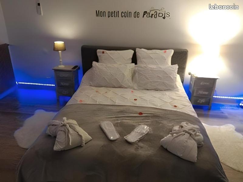 Ecrin D' Amour Suite Romantique Avec Jacuzzi Castels Exterior photo